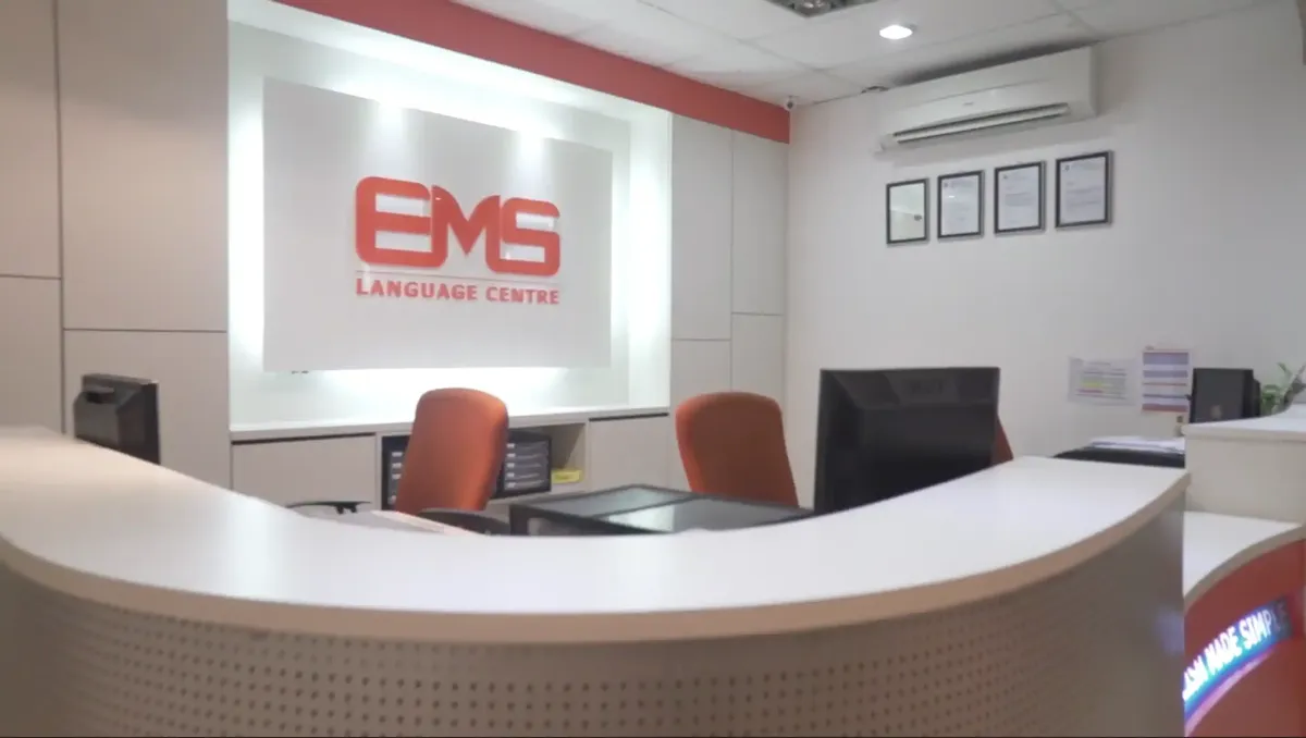معهد EMS في ماليزيا – مكتب الاستقبال داخل معهد اللغة الإنجليزية في كوالالمبور